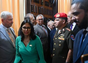 Militares tienen un voto decisivo en la recomposición del poder político en Venezuela