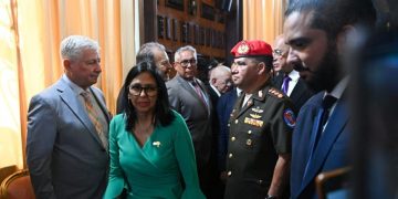 Militares tienen un voto decisivo en la recomposición del poder político en Venezuela