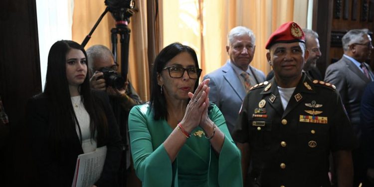 Delcy Rodríguez jura como presidenta interina de Venezuela