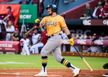 Águilas logran triunfo contra Gigantes, quienes siguen sin su primera victoria