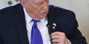 Trump compró bonos corporativos de Netflix y Warner Bros. tras anunciarse el megaacuerdo