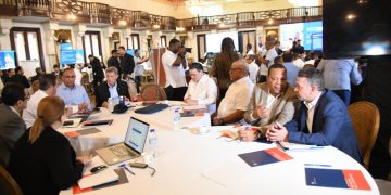 Gobierno recibe apoyo del BID y asesor británico en primer Consejo de Gobierno de 2026