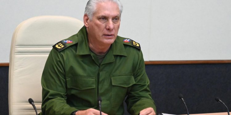 Cuba evalúa su preparación militar en medio de tensiones con EEUU