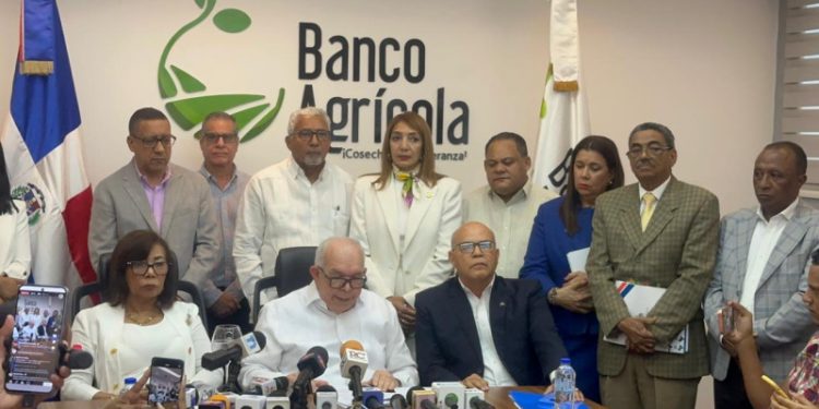 Administrador del Banco Agrícola defiende su gestión y dice presentan faltantes desde el 2012
