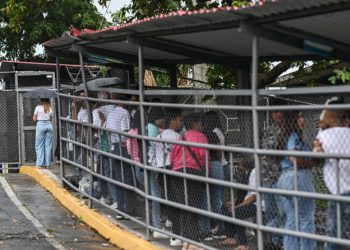 Venezuela libera a siete extranjeros de distintas nacionalidades, presos por Nicolás Maduro