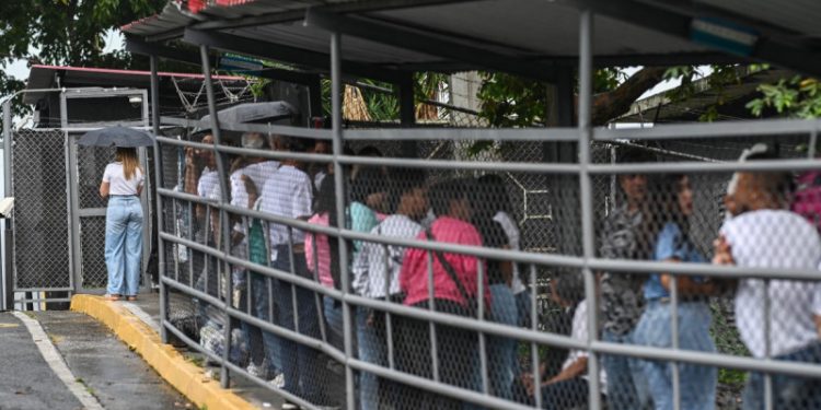 Venezuela libera a siete extranjeros de distintas nacionalidades, presos por Nicolás Maduro