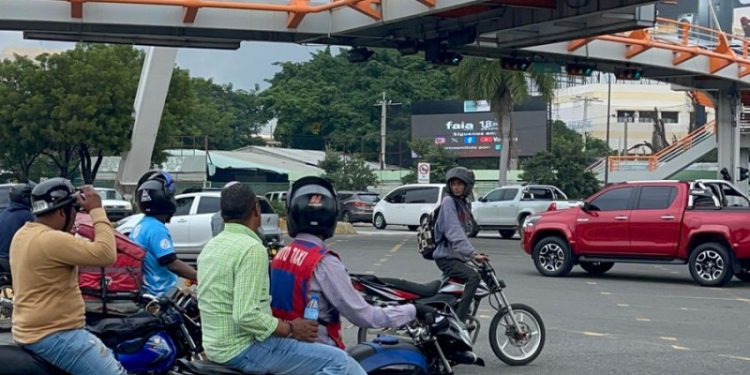 Pocos respetan la prohibición de girar a la izquierda en intersecciones