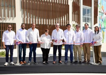 Abinader inaugura la Plaza Multiusos y hotel escuela de la UASD en El Seibo