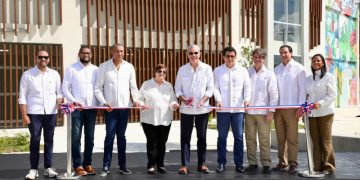 Abinader inaugura la Plaza Multiusos y hotel escuela de la UASD en El Seibo
