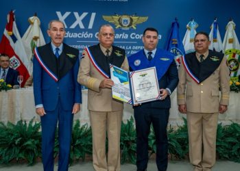 Ministerio de Defensa gradúa nuevos líderes militares y civiles