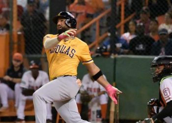 ¡Las Águilas viven! Derrotan a los Toros y empatan en segundo lugar