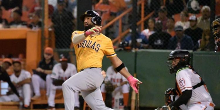 ¡Las Águilas viven! Derrotan a los Toros y empatan en segundo lugar