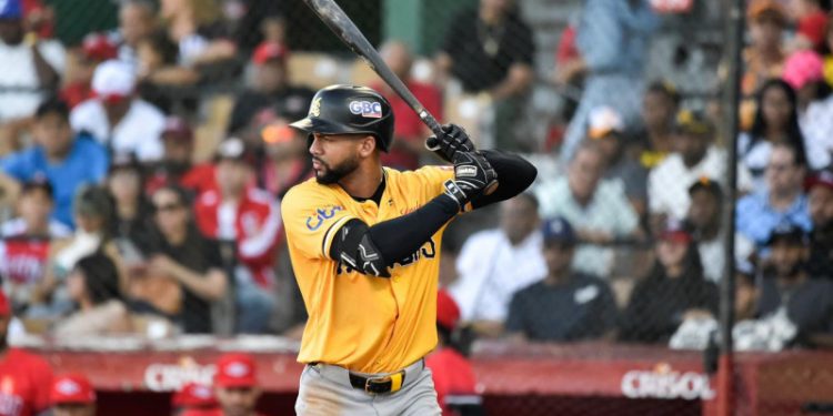 Leody Taveras y Jorge Tavárez brillan y las Águilas superan a los Leones