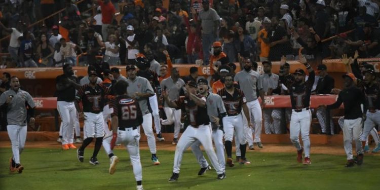 Los Toros eliminan a las Águilas y enfrentarán al Escogido en la Serie Final