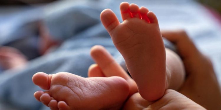 La brecha entre nacimientos y defunciones se estrecha, según datos de la JCE