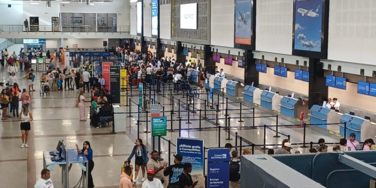 Tormenta de nieve en EE. UU. provoca cancelación masiva de vuelos desde AILA y Puerto Plata