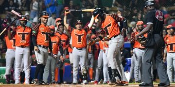 Los Toros reaccionan y vencen 3-2 a los Leones viniendo de atrás