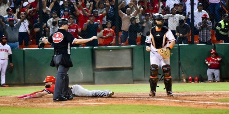 Los Leones del Escogido se colocan a un paso del bicampeonato