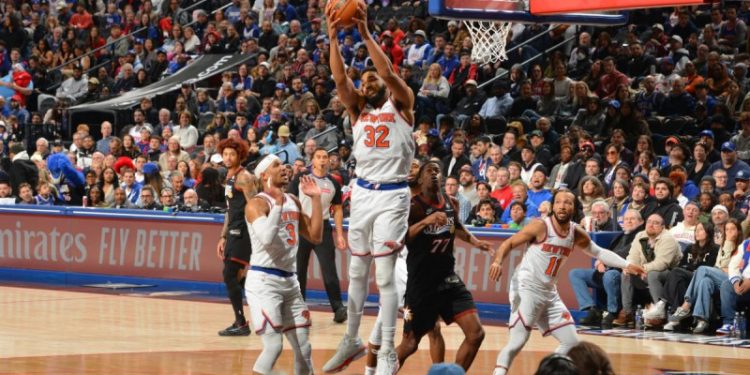 Karl Towns asume liderato de rebotes en la NBA