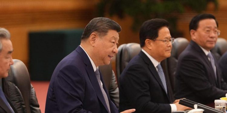 Las presiones comerciales de Trump empujan a Occidente hacia China