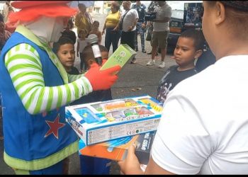 Grupo de Comunicaciones CAM entrega juguetes en el Día de Reyes