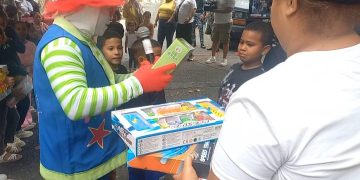 Grupo de Comunicaciones CAM entrega juguetes en el Día de Reyes