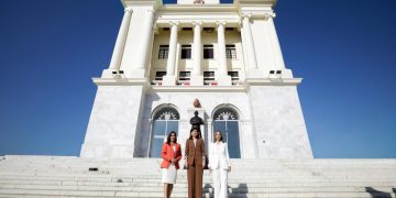 Raquel Peña y embajadora Leah Campos coinciden en visión de Santiago como motor del desarrollo nacional