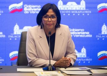 Delcy Rodríguez invita a Trump “a trabajar conjuntamente” en su primer mensaje como presidenta encargada de Venezuela