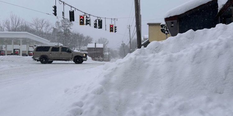 Tormenta invernal amenaza con hielo y nieve a más de la mitad de EEUU