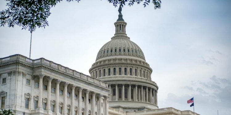 Detienen a joven de 18 años que corría armado hacia el Capitolio