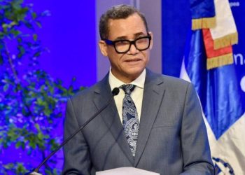 Ministro de Trabajo anuncia entrada en vigencia del aumento de un 8% al salarial mínimo