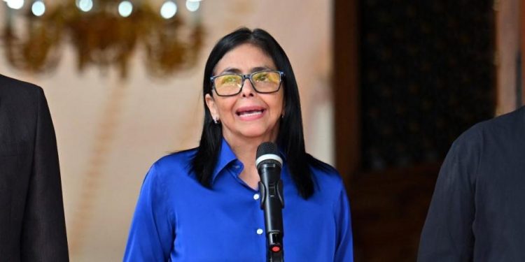 Venezuela abre su industria petrolera a capitales privados