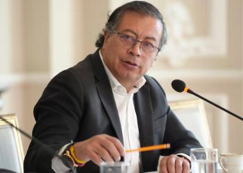 Presidente de Colombia asegura que escapó de un intento de asesinato