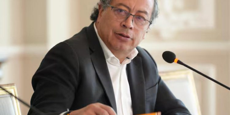 Presidente de Colombia asegura que escapó de un intento de asesinato