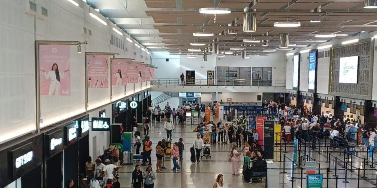 Cancelan 15 vuelos desde el AILA a Estados Unidos por tormenta invernal