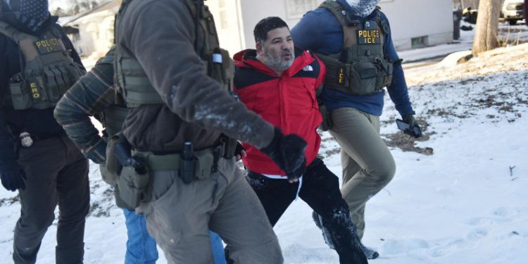 ICE contempla invertir cerca de 40,000 millones de dólares en centros de detención en EEUU