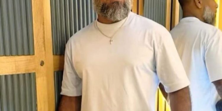 Revelan detalles sobre hombre que falleció después de lanzarse del cuarto piso de un residencial