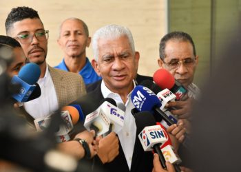 Presidente del Senado plantea llamar Aerodom a capítulo por retrasos de obra