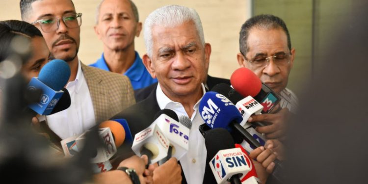 Presidente del Senado plantea llamar Aerodom a capítulo por retrasos de obra