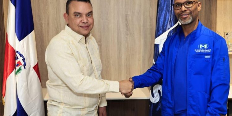 Juramentan a Mingkingüeis Maarlem como nuevo director del Hospital Salvador B. Gautier