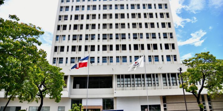 Funcionarios completan a último momento declaraciones juradas