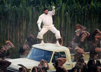 Bad Bunny monta la fiesta latina en el Super Bowl