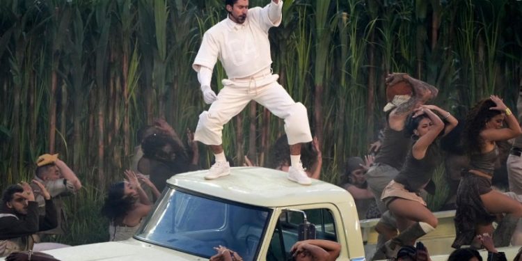 Bad Bunny monta la fiesta latina en el Super Bowl