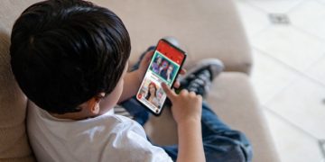 ADP propone restringir redes sociales en dispositivos escolares a menores de 16 años