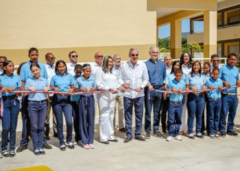 Abinader inaugura obras en la región Sur