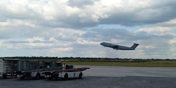 Retiran aviones de Estados Unidos que estaban en Aeropuerto Las Américas