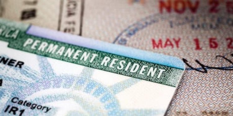 Quedan excluidos residentes permanentes de los préstamos oficiales en Estados Unidos