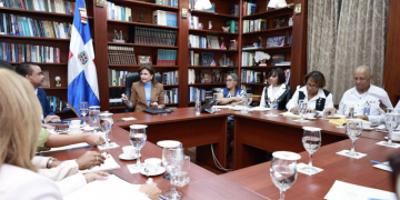 Gabinete de Salud escucha demandas de enfermeras