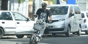 Usuarios de patinetas eléctricas protestan en contra de la incautación de estos dispositivos