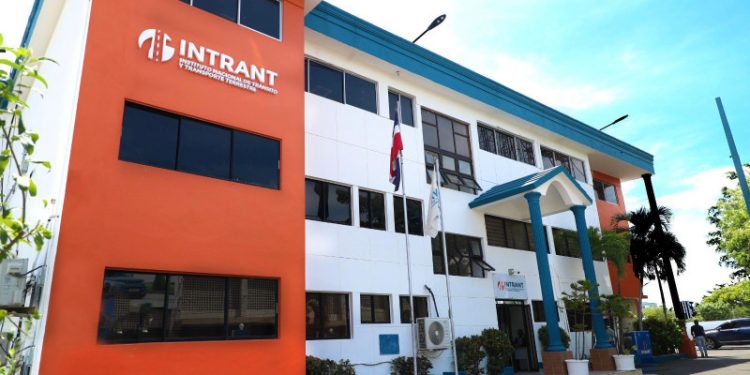 Abinader recibirá nueva licencia de conducir el 26 de febrero